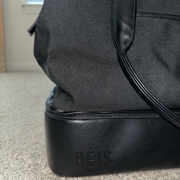Béis Convertible Mini Weekender - Picture 8 of 9
